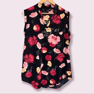 🌟SALE 2/$10.00‼️ Amaryllis Navy & Floral Sleeveless Notch Neck Tunic size M